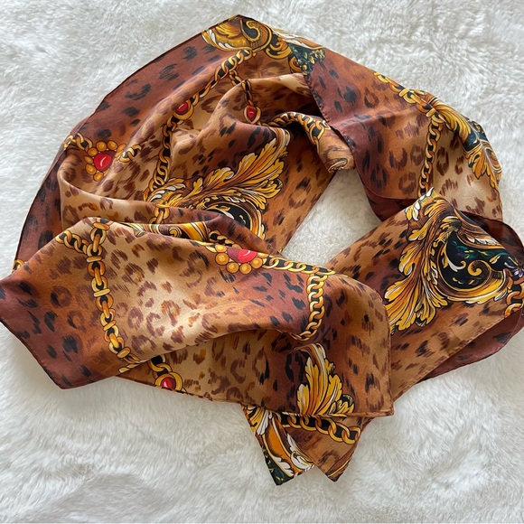 Vintage Silk Scarf / 10" X 55" . - Picture 3 of 4